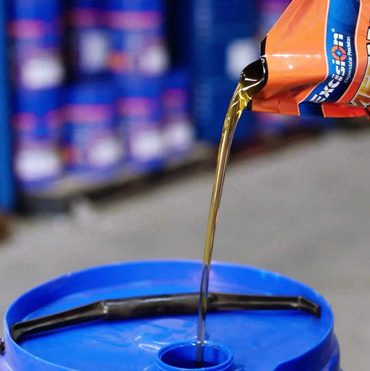 Close-up view of XDP1000 soluble cutting fluid bottle, emphasising its application and benefits in industrial cutting operations.